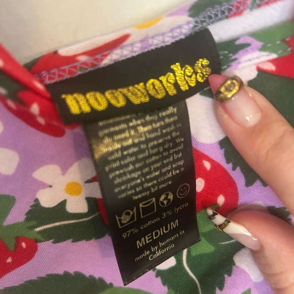 Nooworks Natalie Dress in Berries Print Women’s size Medium - Picture 4 of 5